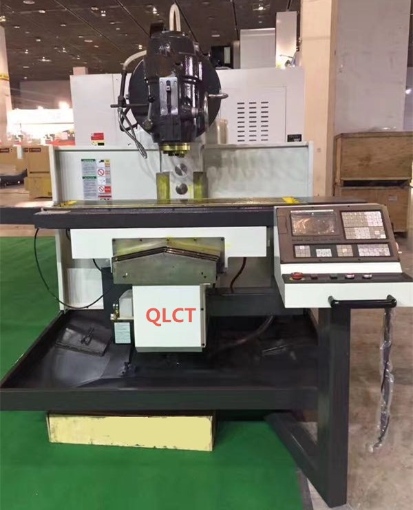  XK5040立式升降臺(tái)數(shù)控銑床